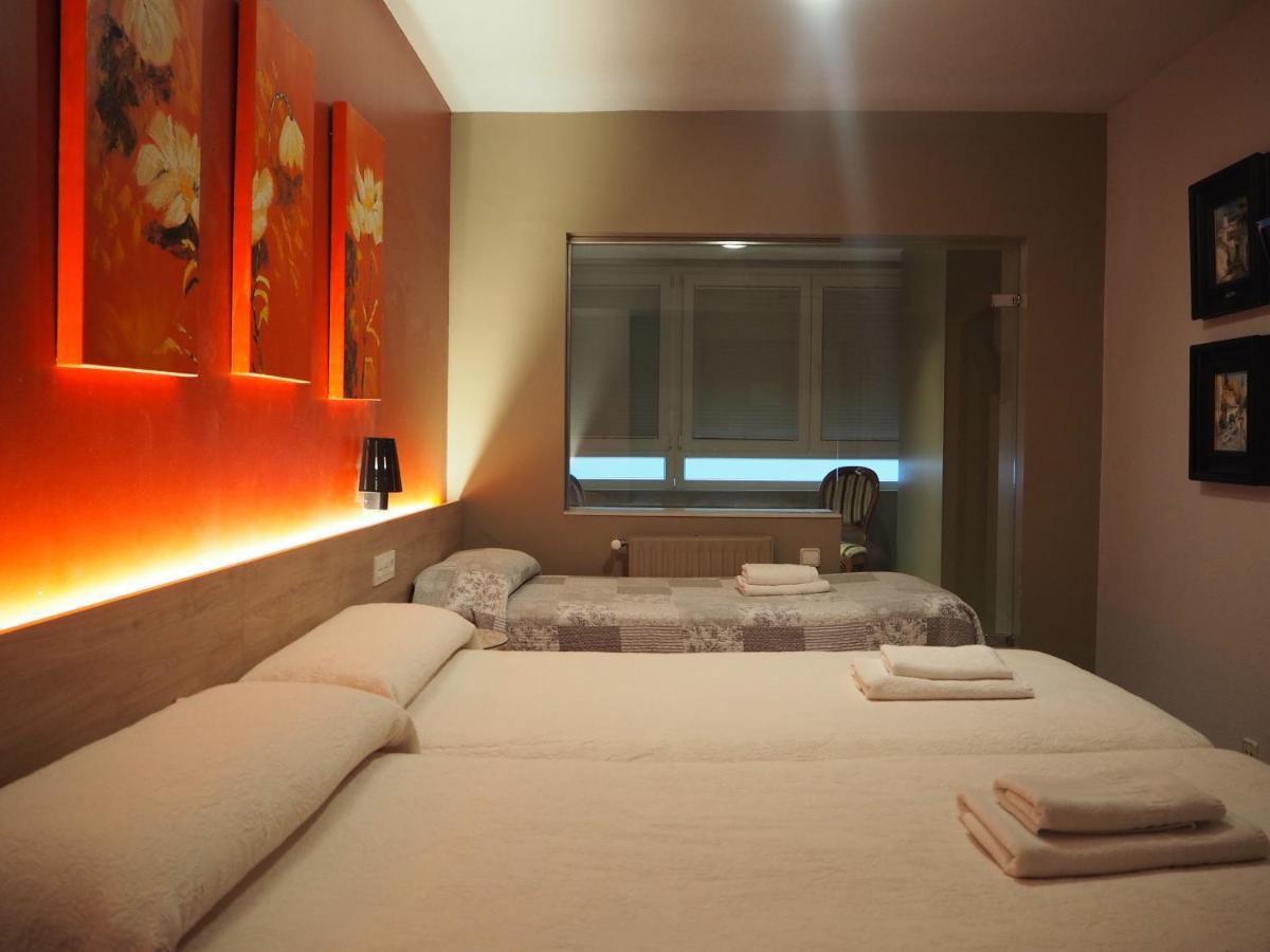 Hostal Acella Памплона Екстер'єр фото A room at a love hotel in Tokyo