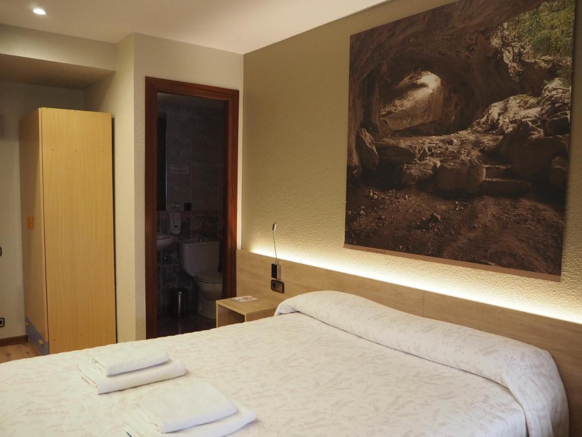 Hostal Acella Памплона Екстер'єр фото