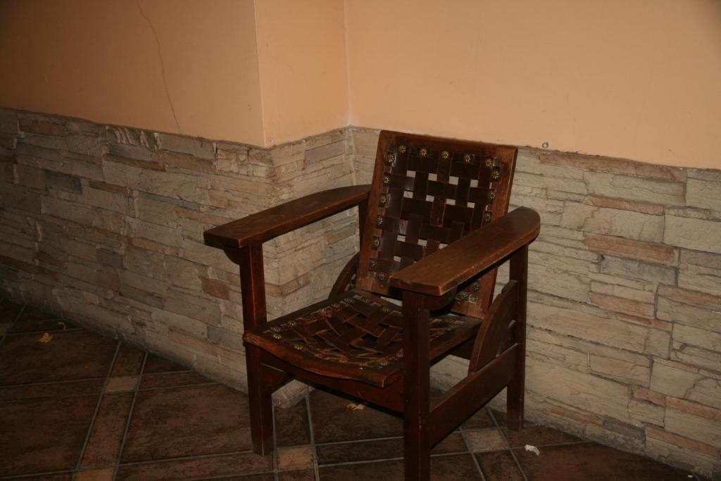 Hostal Acella Памплона Екстер'єр фото The chair used by the victims