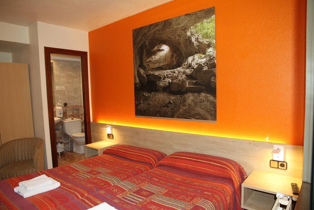 Hostal Acella Памплона Екстер'єр фото A room at the hotel